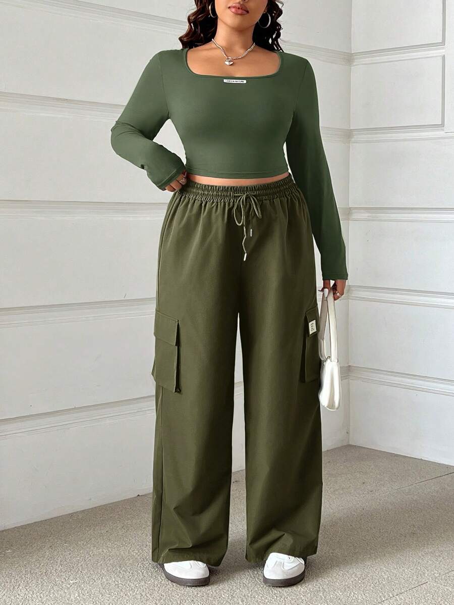 SHEIN EZwear 2 件大码女式休闲字母印花长袖上衣和工装裤套装，秋季 - 軍綠色 - 查看 1