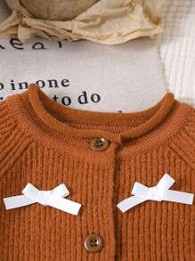 SHEIN Young Girl Minimalist Elegant 3D Bow Color Blocking Ruffle Sweater & Pants Set - Khaki - View 3