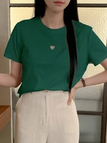 DAZY Áo thun nữ cổ tròn tay ngắn thêu hình trái tim màu trơn, trang phục thường ngày khi trở lại trường - Màu xanh lá cây đậm - Xem 5