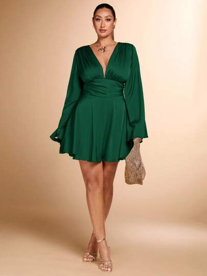 SHEIN BAE 加大码红色缎面 V 领 A 字裙，适合派对和约会，圣诞派对裙，迷你裙，万圣节女装，冬季女装，长袖裙，新年前夜裙，感恩节，节日，婚礼，夜间外出，圣诞绿，黑色