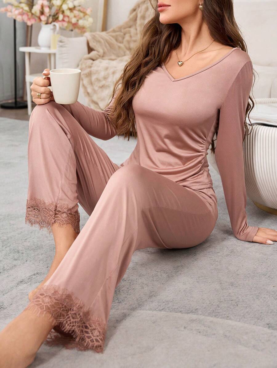 女士纯色V领长袖上衣和蕾丝边裤睡衣套装，舒适优雅细节，秋冬服装