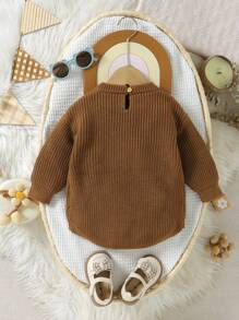 SHEIN Baby Girls Sweet Handmade Flower & English Letter Embroidery Decor Baby Bodysuit, Vintage Style Round Neck Long Sleeve, Snap Crotch Design, Comfortable & Adorable For Baby Crawling & Everyday Wear