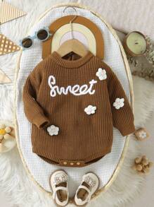 SHEIN Baby Girls Sweet Handmade Flower & English Letter Embroidery Decor Baby Bodysuit, Vintage Style Round Neck Long Sleeve, Snap Crotch Design, Comfortable & Adorable For Baby Crawling & Everyday Wear