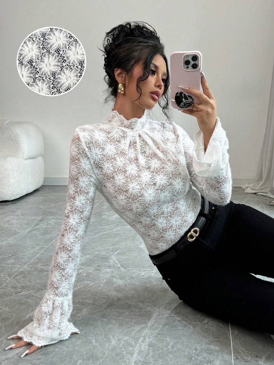 Chiquease Áo thun nữ tay dài cổ đứng trang trí ren hoa mùa thu thanh lịch - Màu be - Xem 1