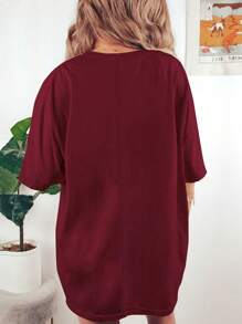 SHEIN LUNE Plus Size Women Letter Print Casual Fashion T-Shirt Dress Burgundy Color Women Outfit, For Summer - Burgundy - View 2