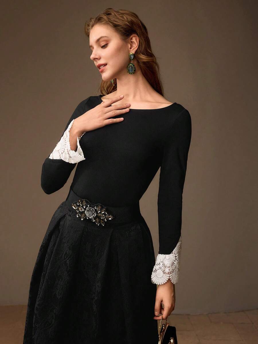 MOTF PREMIUM 船领撞色花边喇叭袖 T 恤