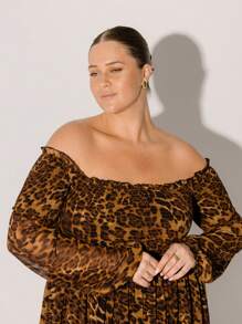 Aralina Gaun Statement Lengan Panjang Off Shoulder Motif Leopard Ukuran Plus dengan Potongan Melengkung - Coffee Brown - View 4