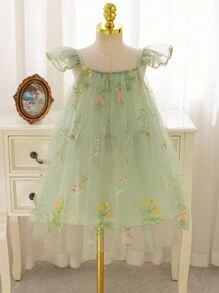 SHEIN Glamorique Kids 圣诞节少女女孩派对连衣裙圣诞老人印花连衣裙新年连衣裙公主绿网眼花卉刺绣盖袖连衣裙适合所有季节 - 綠色 - 查看 1