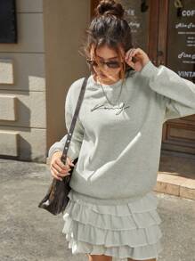 SHEIN 2 件套青少年女孩休闲简约印花裙，荷叶边下摆设计，适合日常或通勤穿着，运动衫和裙子套装 - 白色 - 查看 5