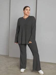 SHEIN Essnce 大码女装秋冬休闲宽松舒适灰色保暖拉绒面料长袖套头 T 恤和裤子两件套，秋季女装，裤子套装，服装套装 - 深灰色 - 查看 4