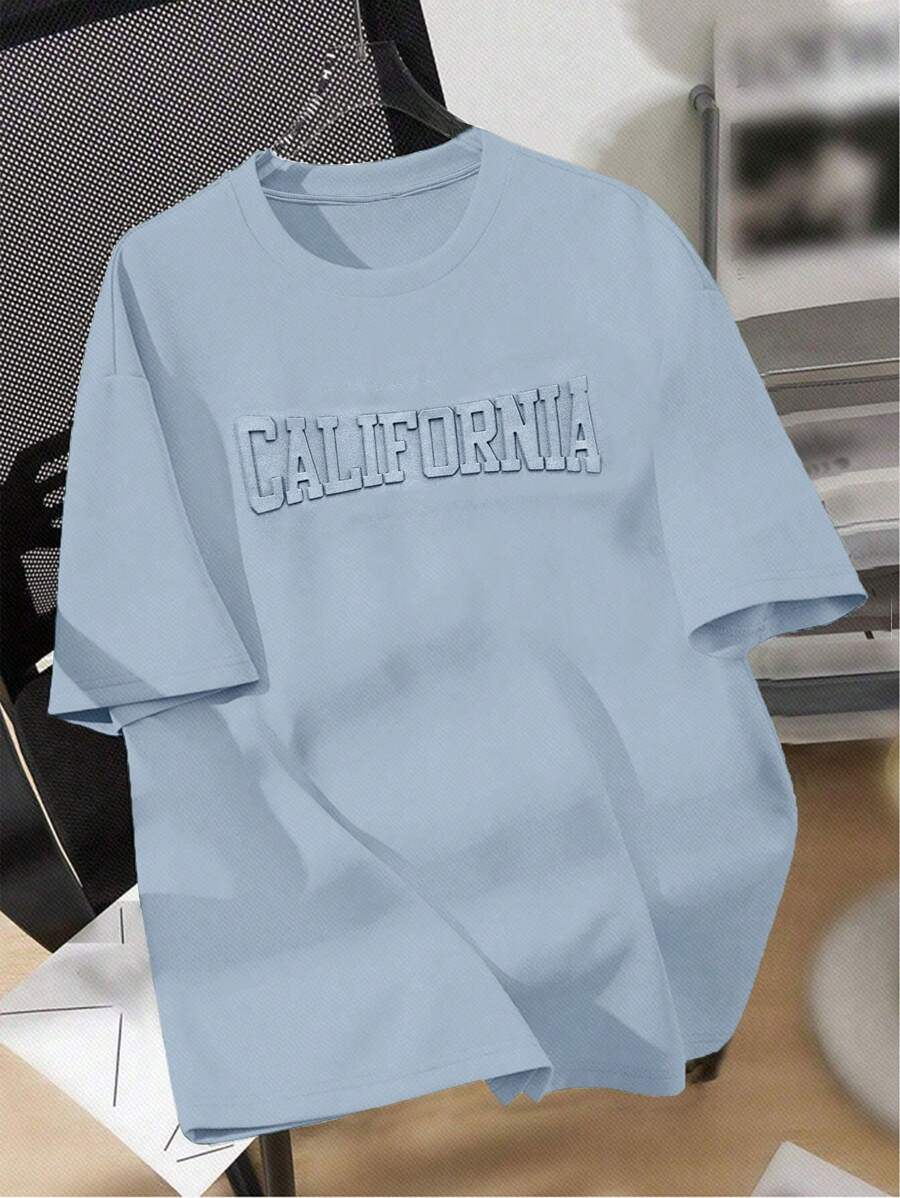 SHEIN Parte superior casual de manga corta y hombros caídos para adolescentes varones, con gráfico en inglés con relieve 3D