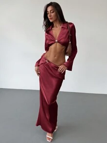 Aloruh 1 套女款白色鲨鱼皮纹理短款上衣，深 V 金属装饰和喇叭袖 + 超长开衩金属长裙 - 紅色 - 查看 4