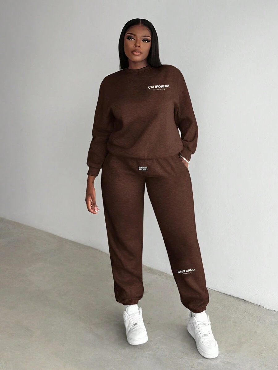 Slaydiva 1 套灰色休闲标语印花圆领长袖连帽衫和标语印花运动裤 - 棕色 - 查看 1