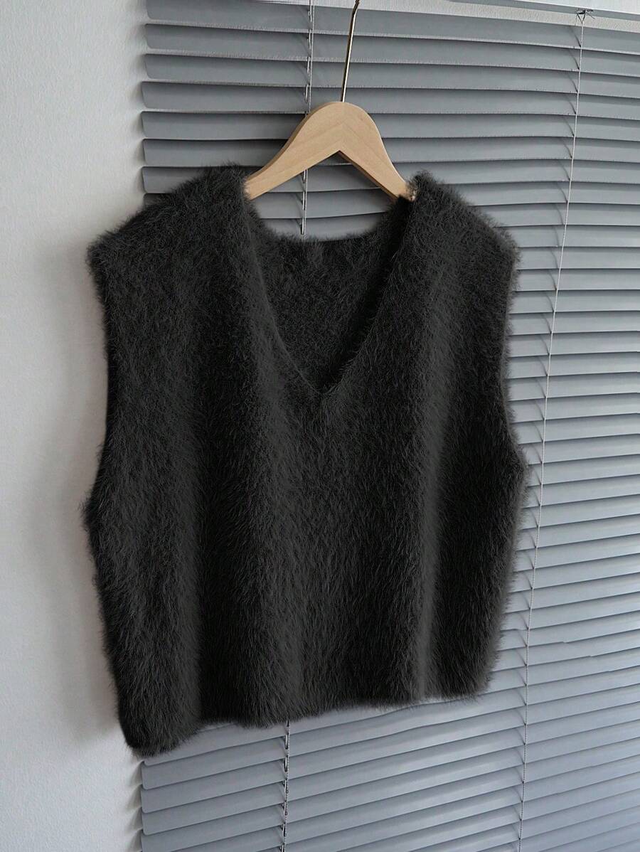 SHEIN ChicEase 女士 V 领仿貂皮毛衣背心，秋冬季休闲外套 - 黑色 - 查看 1