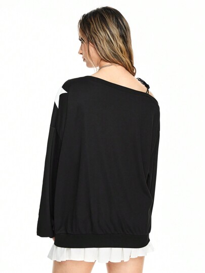 Sweat-shirt satin ample avec encolure asymétrique et imprimé graphique de numéro de football, style de rue pour femmes