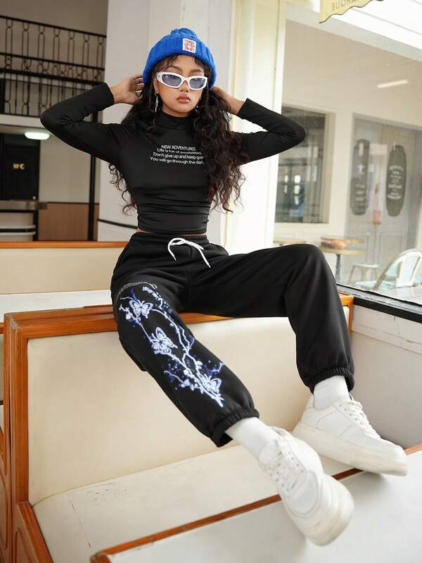 SHEIN Tricou cu imprimeu slogan și pantaloni de sport cu imprimeu fluturi 2 buc.