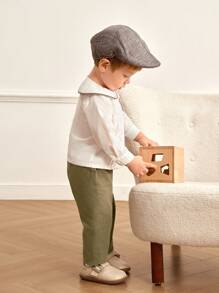 Souflis Souflis Completo casual per bambini maschi con camicia a maniche lunghe con collo alla Peter Pan e pantaloni verdi