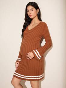 SHEIN Jersey de manga larga con cuello en V, de punto acanalado y estampado para maternidad