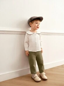 Souflis Souflis Completo casual per bambini maschi con camicia a maniche lunghe con collo alla Peter Pan e pantaloni verdi