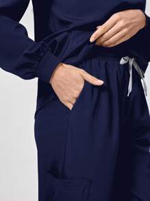 TaskEZ Conjunto de uniforme de enfermería de 2 piezas en color azul compuesto por camisa de manga larga con botones delanteros y bolsillo, y pantalón liso - Azul Marino - Ver 7