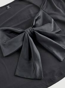 SHEIN MOD Plus Size Solid Color Bow Decor Fitted T-Shirt