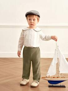 Souflis Souflis Completo casual per bambini maschi con camicia a maniche lunghe con collo alla Peter Pan e pantaloni verdi