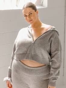 Aralina Chaqueta tipo bomber de punto con cremallera y capucha acanalada de color gris jaspeado con scrunchie a juego