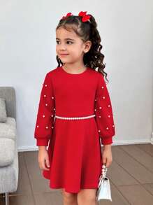 SHEIN Modisches Partykleid und Streetwear für Kleine Mädchen, einfarbig, Rundhalskragen, Langarm, mit Perlen verziert, Strickkleid