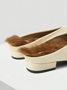 MOTF PREMIUM 女士米色兔毛低跟拖鞋，情人节款