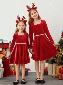 Young Girl 1pc Fashion & Cute Square Neck Flared Velvet Dress, A-Line Dress, Elegant Long Sleeve Cake Dress, For Birthday Party, Vacation, Great For Casual & Daily Wear & School Daily In Autumn & Winter, For Kid Christmas, Mom And Daughter Matching,Sister And Me Matching.