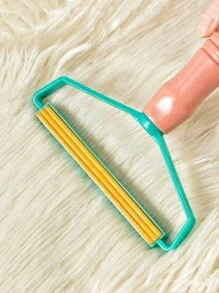 PETSIN 1pc Random Pet Deshedding Brush, Quick Cleaning Remove Dog & Cat Hair, Pet Grooming Deshedder Brush, Cleaning Shed Fur, Pet Comb, Deshedding Brush To Remove Dog & Cat Hair From Furniture, Carpet, Bedding, Clothes, Reduces Shedding - Multicolor - View 3