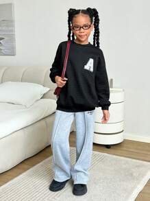 SHEIN Sudadera de manga larga informal con parche de letra texturizada para niñas preadolescentes