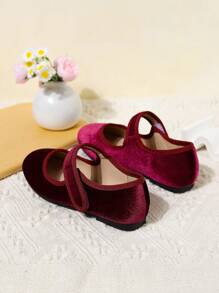 女童时尚天鹅绒平底鞋，韩版优雅休闲平底鞋，适合秋冬季