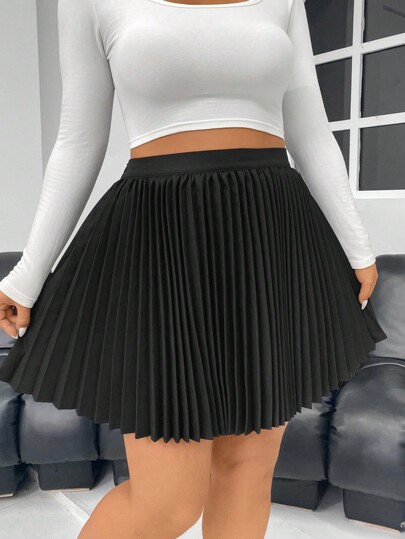 SHEIN Privé Plus Size Women Solid Color Black High Waist Pleated A-Line Mini Skirt