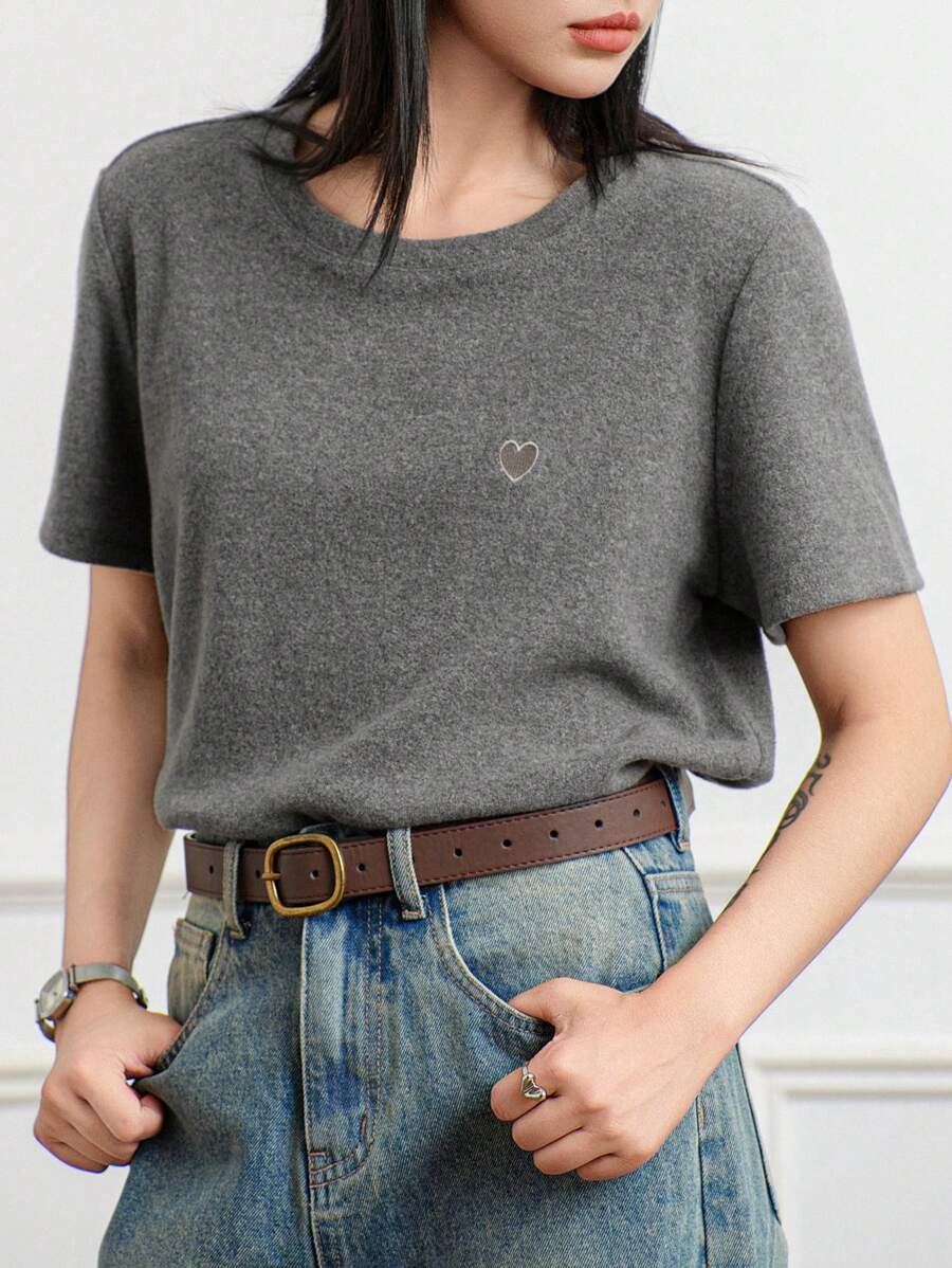 Dazy-Less 刺绣心形图案短袖休闲圆领T恤，女士商务休闲 - 灰色 - 查看 1