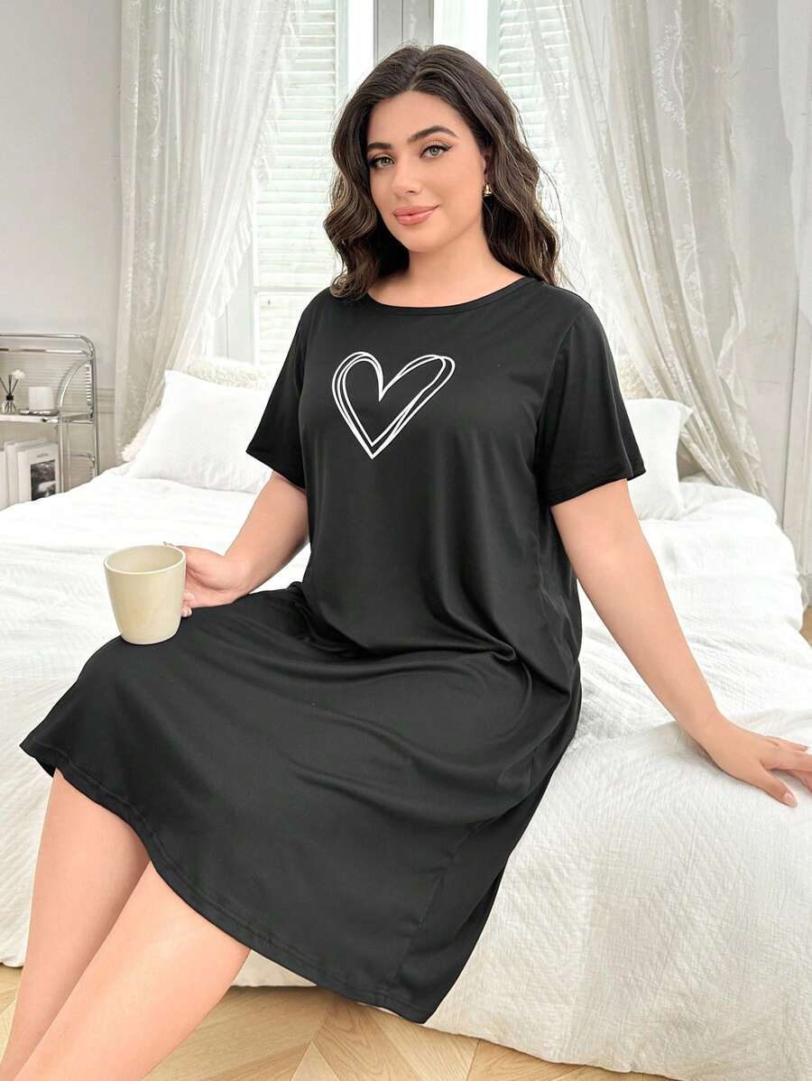 Plus Size Simple Heart Print Round Neck Short Sleeve Nightdress, Moo Moo Sleep Dress - Black - View 1