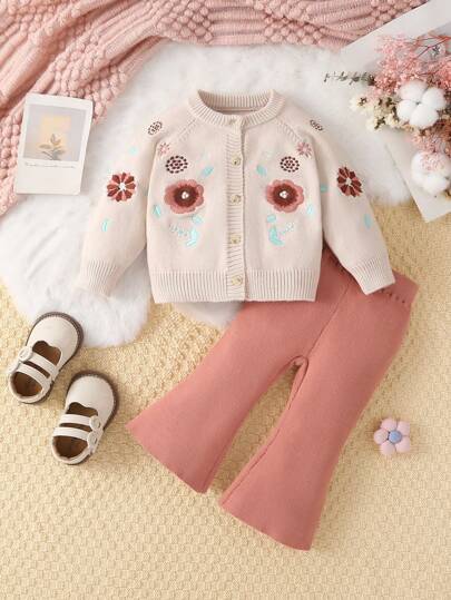 SHEIN 2 piezas Conjunto de suéter y pantalones tejidos para niñas bebé, suéter cárdigan con bordado floral albaricoque y pantalones acampanados, otoño e invierno