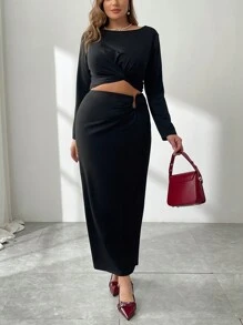 SHEIN Privé Bộ trang phục 2 món thanh lịch, giản dị, gợi cảm cỡ lớn, áo crop top tay dài phía trước xoắn kết hợp với váy maxi bó sát kim loại cạp thấp, trang phục đi làm, thu/đông - màu đen - Xem 1