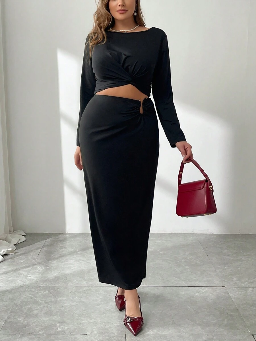 SHEIN Privé Bộ trang phục 2 món thanh lịch, giản dị, gợi cảm cỡ lớn, áo crop top tay dài phía trước xoắn kết hợp với váy maxi bó sát kim loại cạp thấp, trang phục đi làm, thu/đông - màu đen - Xem 1