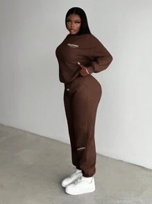 Slaydiva 1 套灰色休闲标语印花圆领长袖连帽衫和标语印花运动裤 - 棕色 - 查看 3