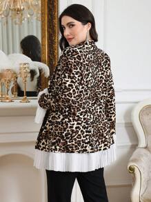 Modelyn Jaket Kasual Wanita Ukuran Besar Motif Leopard Leher V dengan Kancing, Cocok untuk Pakaian Sehari-hari - MultiWarna - View 2