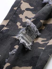 SHEIN Lässige Teenager Jungen Camouflage Muster und ausgerissenes zerfranstes Design, bequem und dehnbar passende Skinny Jeans für Kostümtragung, Alltagskleidung und alle vier Jahreszeiten, Teenager Jungenbekleidung, Camouflage Hose - Armeegrün - Übersicht 3