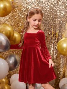 Young Girl 1pc Fashion & Cute Square Neck Flared Velvet Dress, A-Line Dress, Elegant Long Sleeve Cake Dress, For Birthday Party, Vacation, Great For Casual & Daily Wear & School Daily In Autumn & Winter, For Kid Christmas, Mom And Daughter Matching,Sister And Me Matching.