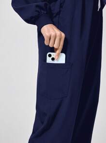 TaskEZ Conjunto de uniforme de enfermería de 2 piezas en color azul compuesto por camisa de manga larga con botones delanteros y bolsillo, y pantalón liso - Azul Marino - Ver 8