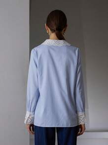 GENKIRA 法式简约办公休闲优雅条纹撞色刺绣花边领口和袖口纽扣长袖女士衬衫优雅商务休闲女士纽扣衬衫女士 - 藍色 - 查看 4