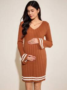 SHEIN Jersey de manga larga con cuello en V, de punto acanalado y estampado para maternidad