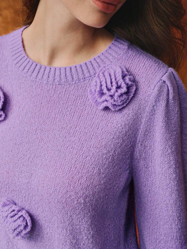 SOLID STEREO FLOWER DETAIL SWEATER