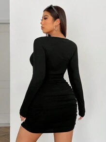 SHEIN EZwear Vestido Preto de Plus Size Justo com Decote Estilo Coração Bodycon - Preto - Visão 2