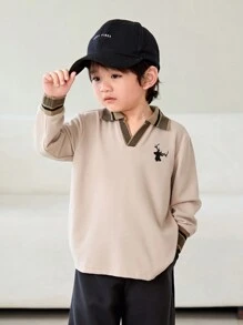 SHEIN Leap Crew 年轻男孩休闲舒适鹿头图案罗纹领 Polo 衫 - 卡其色 - 查看 6
