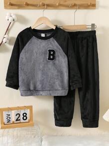 SHEIN 2pcs Young Boy Letter Decor Contrast Color Set, Long Sleeve Top And Pants Flannel Pajamas For Autumn/Winter - Black - View 7